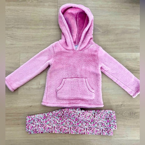 Other - Carters size 24 months girls outfit floral Sherpa